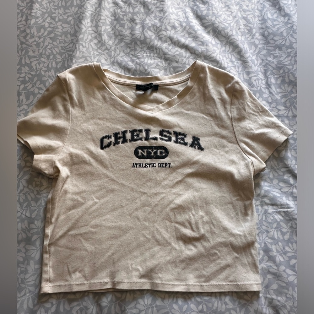 Cropped graphic top, beige with navy blue Chelsea lettering